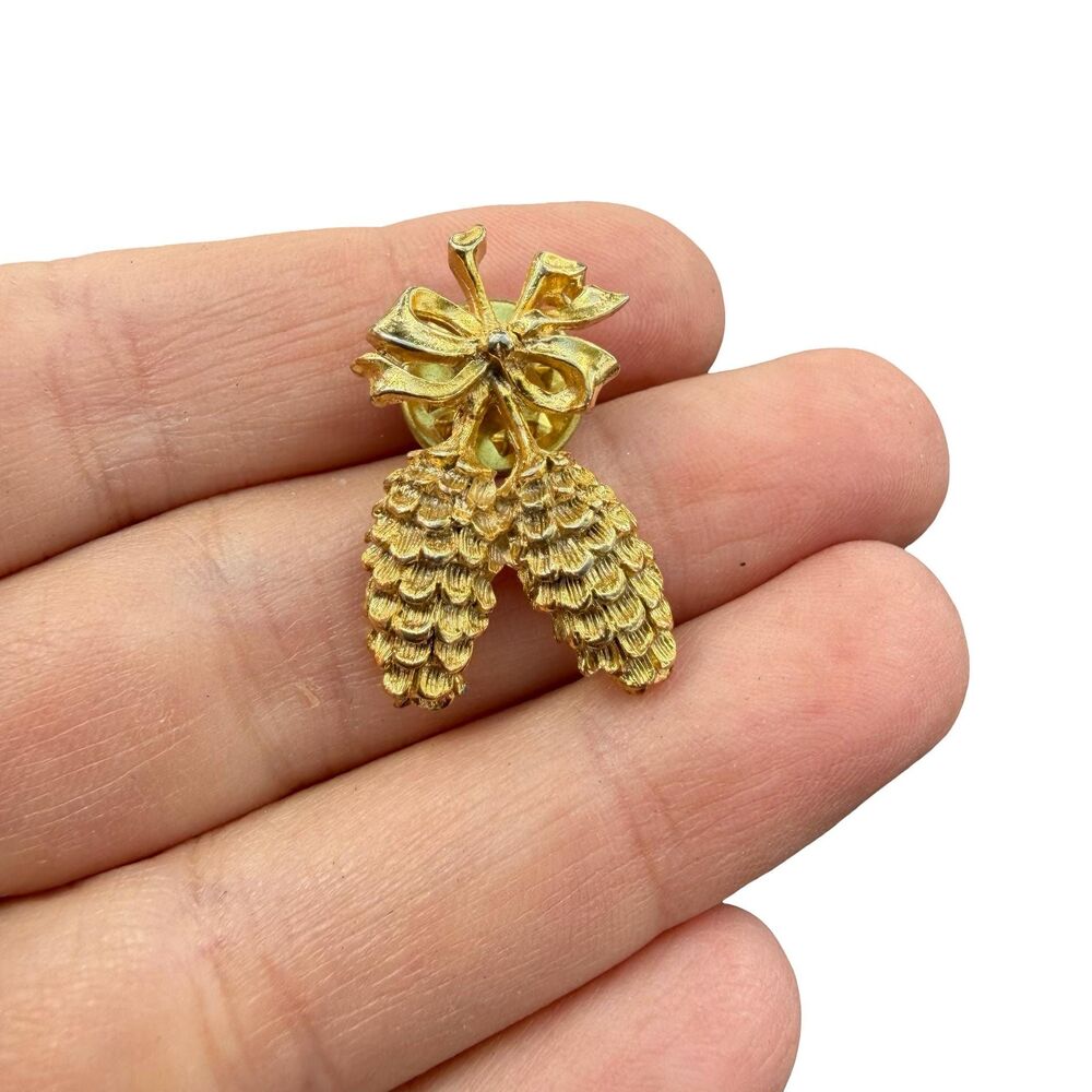 Vintage Gerry’s Pinecone Brooch Pin
